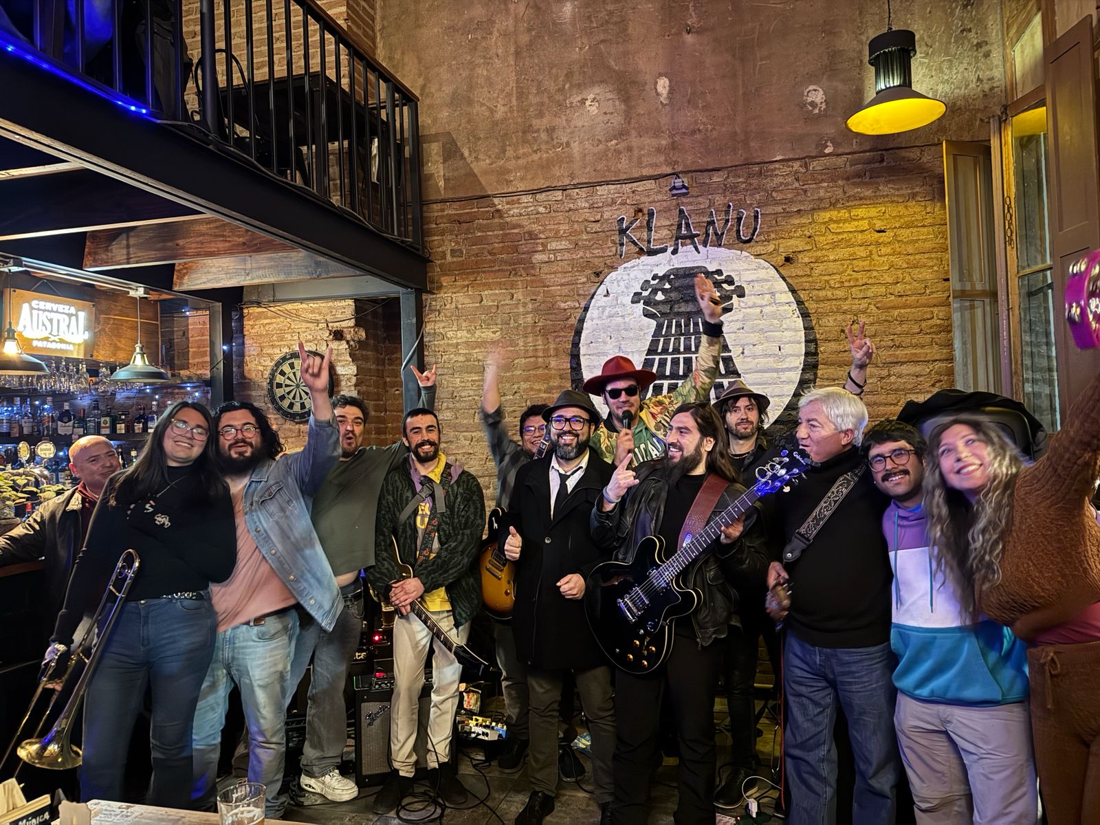 Comunidad Big Valpo Blues reunida en una Jam Session